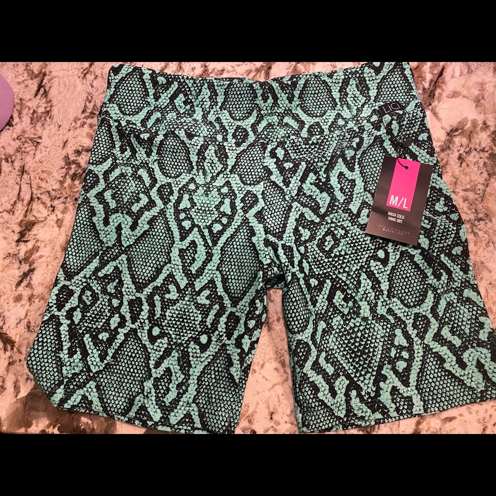 NWT Lici fit Boa shorts in size M/L